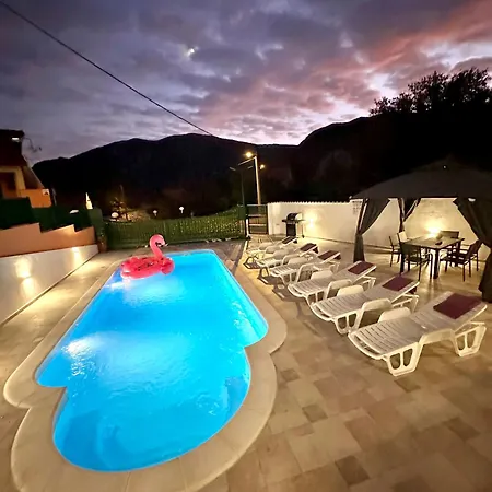 Casa vacanze Holiday Home With Swimming Pool & Jacuzzi *