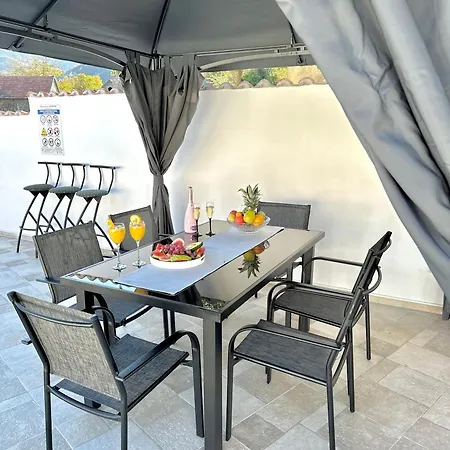 Holiday Home With Swimming Pool & Jacuzzi * Mijaca