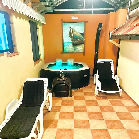 Holiday Home With Swimming Pool & Jacuzzi Mijaca