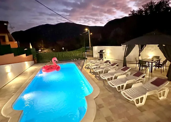 Casa vacanze Holiday Home With Swimming Pool & Jacuzzi *