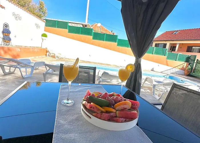 Casa vacanze Holiday Home With Swimming Pool & Jacuzzi *