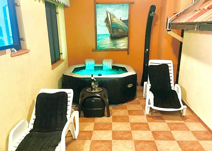 Holiday Home With Swimming Pool & Jacuzzi Mijaca