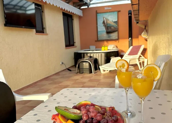 Casa vacanze Holiday Home With Swimming Pool & Jacuzzi *