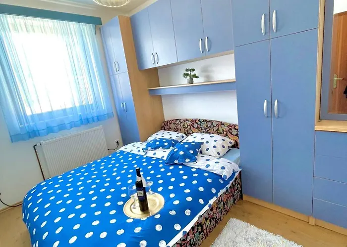 Holiday Home With Swimming Pool & Jacuzzi *