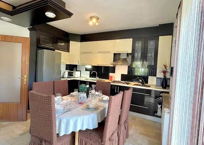 Casa vacanze Holiday Home With Swimming Pool & Jacuzzi