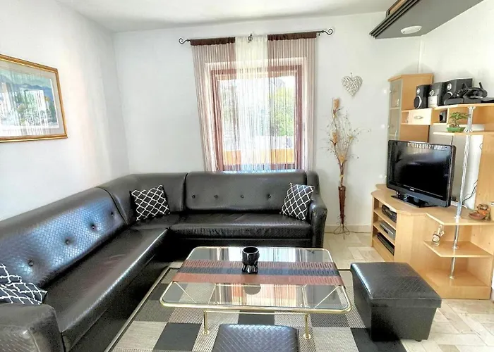 Casa vacanze Holiday Home With Swimming Pool & Jacuzzi Mijaca