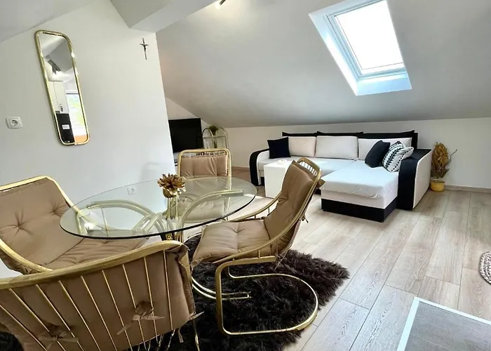 Casa vacanze Holiday Home With Swimming Pool & Jacuzzi Mijaca