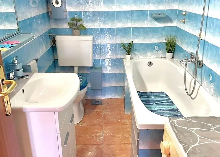 Casa vacanze Holiday Home With Swimming Pool & Jacuzzi Mijaca