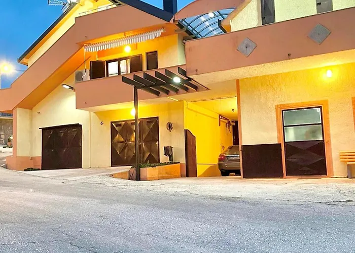 Holiday Home With Swimming Pool & Jacuzzi Casa vacanze *