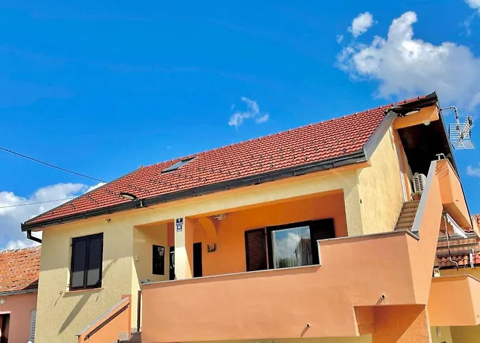 Casa vacanze Holiday Home With Swimming Pool & Jacuzzi Mijaca