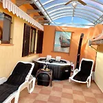 With Swimming Pool & Jacuzzi Holiday home *