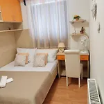 With Swimming Pool & Jacuzzi Holiday home *