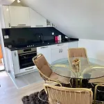 With Swimming Pool & Jacuzzi Holiday home *