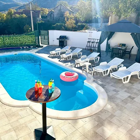 With Swimming Pool & Jacuzzi * Mijaca