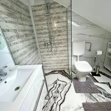 With Swimming Pool & Jacuzzi Hébergement de vacances Mijaca